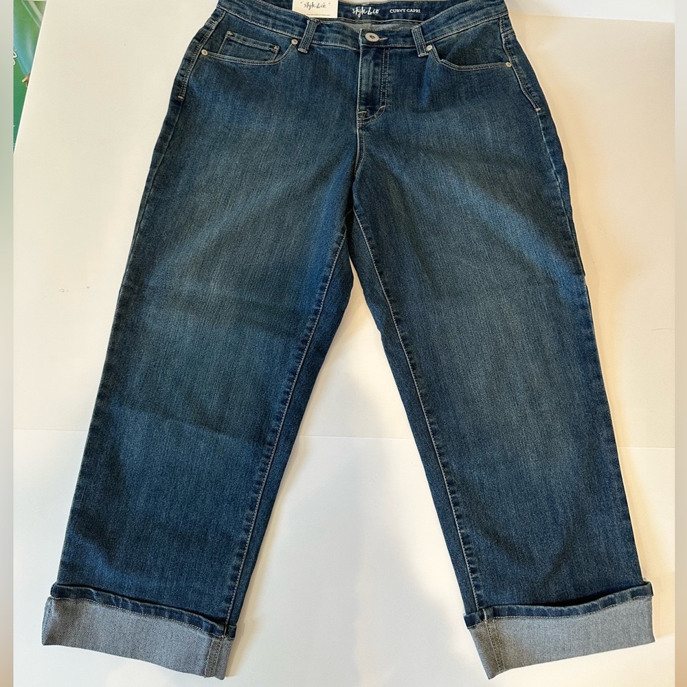 Style & Co Capris Sz 6,8 and 10. Curvy fit, mid rise